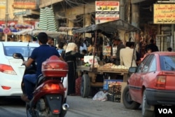 Istočni Mosul zauzele su iračke i koalicione snage u januaru, a znaci obnove su očigledni u punim trgovačkim centrima, zajedno sa povratkom snabdevanja strujom i vodom, 9. jula 2017. u Mosulu, Irak (H.Murdock/VOA)