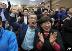 Supporters of the presidential candidate Moon Jae-in of the Democratic Party react as they watch televisions broadcasting results of exit polls for presidential election at National Assembly in Seoul, South Korea, May 9, 2017.