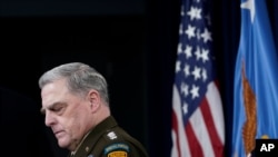 마크 밀리 미국 합참의장이 1일 펜타곤에서 언론 브리핑을 하고 있다.