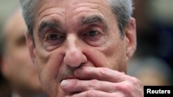 រូបឯកសារ៖ លោក Robert Mueller ​អតីត​រដ្ឋអាជ្ញា​ពិសេស​ស.រ.អា​នៅ​វិមានសភា Capitol Hill អំពីការជ្រៀតជ្រែករបស់រុស្ស៊ីទៅក្នុងការបោះឆ្នោតជ្រើសរើសប្រធានាធិបតី នៅក្រុងវ៉ាស៊ីនតោន កាលពីថ្ងៃទី២៤ ខែកក្កដា ឆ្នាំ២០១៩។ 