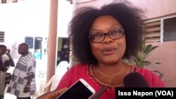 Georgette Pare, responsable à l’organisation du FESPACO, répond aux questions de VOA Afrique à Ouagadougou, Burkina, 16 janvier 2017. (VOA/Issa Napon)