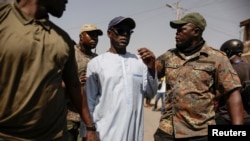 De nombreux politiques ont dit leur intention d'être présent à la manifestation de mardi qui s'annonce comme un rendez-vous crucial.