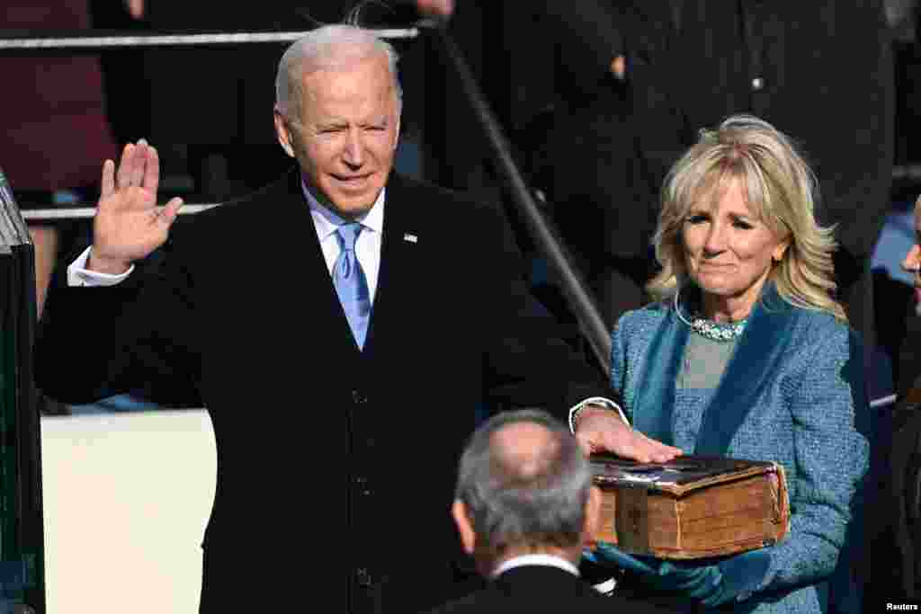 Rais Joe Biden akila kiapo kuwa Rais wa 46 Marekani, Januari 20, 2021. Saul Loeb/Pool via REUTERS