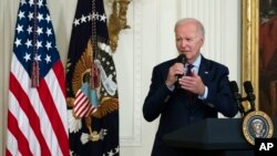 Predsjednik Džo Bajden govori u Bijeloj kući poslije sastanka sa republikancima (Foto: AP/Manuel Balce Ceneta)