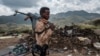 Seorang anggota pasukan khusus Afar yang pro pemerintah, siap berperang melawan pemberontak Tigray di Ethiopia (foto: dok). 