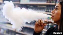 WHO sangat cemas peralatan vaping atau rokok elektrik terus dipasarkan sebagai produk yang sehat, dan menyerukan agar penggunaannya diperketat. 
