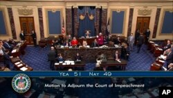 미국 연방 상원 본회의에서 17일 알레한드로 마요르카스 국토안보부 장관에 대한 탄핵 투표 결과 탄핵안이 기각됐다는 결과가 방영되고 있다.