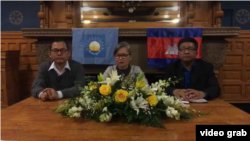 គណៈកម្មាធិការ​អចិន្ត្រៃយ៍​នៃគណបក្ស​សង្គ្រោះជាតិ​ជួបប្រជុំ​គ្នា​នៅ​ទីក្រុង​ឡូវែល​ រដ្ឋ​ ម៉ាស្សាឈូសិត សហរដ្ឋអាមេរិក ដើម្បី​រៀបចំ​មាតុភូមិ​និវត្តន៍​ជូន​លោក សម រង្ស៊ី ថ្ងៃ​ទី ២០ ខែ មករា ឆ្នាំ ២០១៩។ (រូបថតស្រង់​ពី​វីដេអូ)