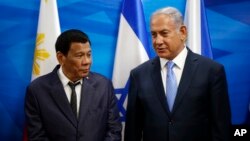 Israeli Prime Minister Benjamin Netanyahu, right, stands next to Philippine President Rodrigo Duterte during their meeting in Jerusalem on Monday, Sept. 3, 2018. 