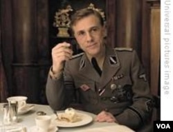 Inglorious Bastards meroketkan nama Cristoph Waltz yang berperan sebagai Kolonel Hans Landa. Waltz meraup berbagai penghargaan bergengsi untuk perannya ini.