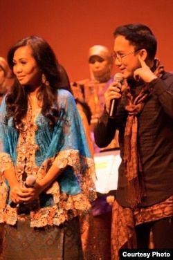 Personil Elfa's Singers, Uci Nurul dan Yana Julio (Dok: Wirawan Pandji Ismudjatmiko)