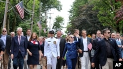 Masu pareti da suka hada da Clinton ta jam'iyyar Democrat