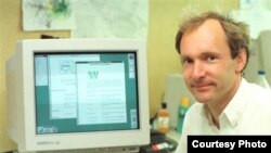 Fisikawan Tim Berners-Lee mengembangkan World Wide Web sebagai alat penting bagi Fisika Energi Tinggi di lembaga riset nuklir Eropa (CERN) dari 1989 sampai 1994. (Foto: Dok)
