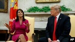 L'ancien président Donald Trump et son ancienne ambassadrice à l'ONU Nikki Haley.