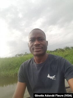 Roberts Nougbologni, l'un des jeunes pisciculteurs les plus en vue au Bénin, le 1er juin 2018. (VOA/Ginette Adandé Fleure)