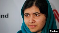 Malala Yousafzai a reçu le Prix Sakharov à Strasbourg, devant le parlement européen