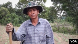 លោក​ជា សាយ ​អាយុ​៦៦ឆ្នាំនៅ​ភូមិ​អូតាវ៉ៅ ​ក្រុង​ប៉ៃលិន​ជា​កសិករដាំ​ដំឡូង​និង​ដំណាំ​ផ្សេង​ បាន​ផ្តល់​បទសម្ភាសន៍​ដល់​VOA​ ​អំពី​បទពិសោធ​និង​ជីវិត​របស់​លោក​ក្នុង​សង្គ្រាម​ស៊ីវិលកម្ពុជា​ ​កាល​ពី​ថ្ងៃទី​ ០៤​ខែសីហា​ឆ្នាំ២០១៦។ (នៅ វណ្ណារិន/VOA)