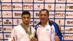 მსოფლიო ჩემპიონი იაგო აბულაძე და მისი მწვრთნელი ჯუმბერ აბულაძე