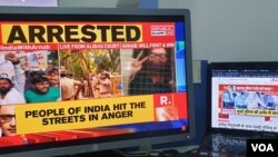 Penyiar dan pendiri Republic TV, Arnab Goswami, ditangkap pihak berwenang atas keterlibatan dalam aksi bunuh diri desainer interior Anvay Naik. 