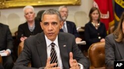 Presiden Barack Obama dalam rapat dengan tim keamanan nasional dan kesehatan publik di Gedung Putih (12/12). (AP/Jacquelyn Martin)