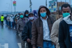 Many voters arrived at polling stations before the 6 a.m. start time, in Addis Ababa, Ethiopia, June 21, 2021. (VOA/Yan Boechat)
