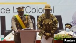 Le colonel Assimi Goïta lors de sa cérémonie d'investiture à la tête du Mali.