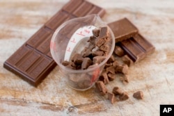 ILUSTRASI - Berapa takaran yang aman untuk mengonsumsi segelas cokelat hangat? (Matthew Mead/AP)