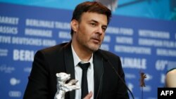 French director François Ozon addresses a press conference after winning the Silver Bear grand jury Prize for the film “By the Grace of God” (Grâce à Dieu) following the awards ceremony of the 69th Berlinale film festival on Feb. 16, 2019 in Berlin. 
