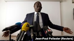 Pape Diouf répond aux questions des journalistes lors d'une conférence de presse à Marseille, le 20 novembre 2014. (Photo: REUTERS/Jean-Paul Pelissier)