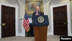 Presidenti Biden duke folur me gazetarët (4 tetor 2023)