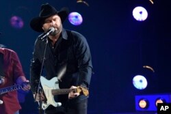 Garth Brooks performs "Ask Me How I Know" at the 51st annual CMA Awards at the Bridgestone Arena, Nov. 8, 2017, in Nashville, Tennessee.