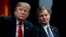 រូបឯកសារ៖ លោកប្រធានាធិបតី Donald Trump អង្គុយជាមួយនាយក FBI លោក Christopher Wray ក្នុងពិធីបញ្ចប់ការសិក្សារបស់ FBI National Academy ថ្ងៃទី១៥ ខែធ្នូ ឆ្នាំ២០១៧ នៅទីក្រុង Quantico រដ្ឋ Virginia។