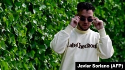 Le rappeur espagnol Anton Alvarez connu sous le nom de 'C. Tangana 'pose à Madrid le 29 avril 2021.