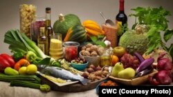 رژیم غذایی مدیترانه‌ای حاوی مقادیر کافی سبزیجات، حبوبات، میوه و گوشت و چربی‌های مفید است.