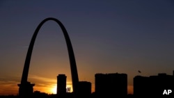 The Gateway Arch in St. Louis stands 192 meters tall along the banks of the Mississippi River.