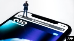 រូប​កាត់​ត​នេះ​បង្ហាញពី​​គេហទំព័រ​ក្រុមហ៊ុន​អ៊ីស្រាអែល NSO Group នៅ​លើ​ទូរស័ព្ទ​ស្មាតហ្វូន ហើយដែល​មាន​បង្ហាញ​កម្មវិធី Pegasus Spyware​ ដែល​ជា​កម្មវិធី​ប្រឆាំង​ចារកម្ម​របស់​យោធា​អ៊ីស្រាអែល។