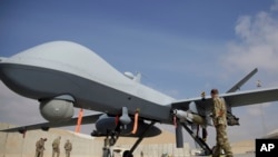 Pesawat pengintai nirawak AS, MQ-9, dalam pameran dirgantara di Pangkalan Udara Kandahar, Afghanistan, 23 Januari 2018. Pesawat nirawak MQ-9 termasuk dalam paket bantuan senilai $345 juta dari AS untuk Taiwan yang diumumkan Jumat, 28 Juli 2023.. (Foto: Massoud Hossaini/AP Photo)