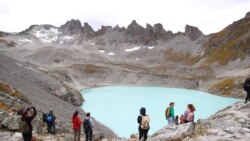 سوئٹزرلینڈز کا گلیشیئر پیزال پگھل کر ایک چھوٹے سے جوہڑ کی شکل اختیار کر چکا ہے۔