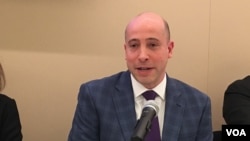 美国智库兰德公司资深政治分析师迈克尔·切斯2017年12月13日参加全球台湾研究中心座谈会（美国之音钟辰芳拍摄）