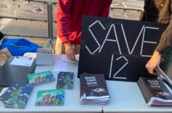 12港人关注组成员邹家成坦言，明知市民写的圣诞卡不会送到12港人手中，仍然要继续寄到盐田看守所，让中国当局知道香港市民对12港人的关注热度没有退却。 (美国之音/汤惠芸)