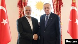 دیدار رجب طیب اردوغآن، رئیس جمهوری ترکیه، در کنار اسماعیل هنیه، رئیس دفتر سیاسی حماس، در استانبول. شنبه ۱ اردیبهشت ۱۴۰۳

