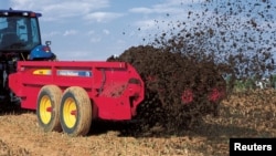A New Holland Agriculture 100 series box spreader distributes manure for fertilizer. (CNH Industrial/Handout via REUTERS)