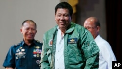 Joriy yilning iyunida hokimiyatga kelgan Duterte Amerika xavfsizlik siyosatini tanqid qilib, Vashington bilan orasi tarang bo'lib qolgan. 