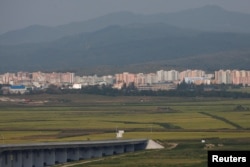 지난 11일 중국 단둥에서 바라본 북한 신의주. (자료사진)