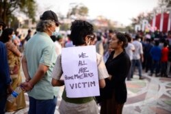 Massa bergabung dalam aksi protes kematian Mushtaq Ahmed, seorang penulis yang ditangkap atas tuduhan melanggar keamanan digital, di Dhaka, Bangladesh, Jumat, 26 Februari 2021.