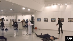 ანდრეი კარლოვი, რუსეთის ელჩი თურქეთში, მოკლეს.