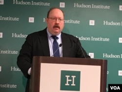 国际战略与评估中心资深研究员费舍尔 (美国之音钟辰芳拍摄)
