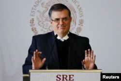 마르셀로 에브라르드 멕시코 외무장관이 18일 멕시코시티에서 ‘미국-멕시코 공동성명’을 발표하고 있다.