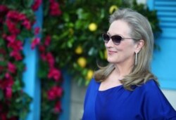 Meryl Streep saat menghadiri pemutaran perdana film Mamma Mia! Here We Go Again di London, July 2018.