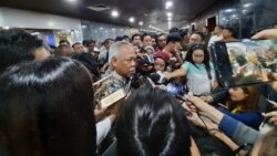 Menteri Pekerjaan Umum dan Perumahan Rakyat Basuki Hadimuljono usai rapat kerja dengan Komisi V DPR di Gedung DPR/MPR, Rabu, 26 Februari 2020. (Foto: Fathiyah Wardah/VOA)